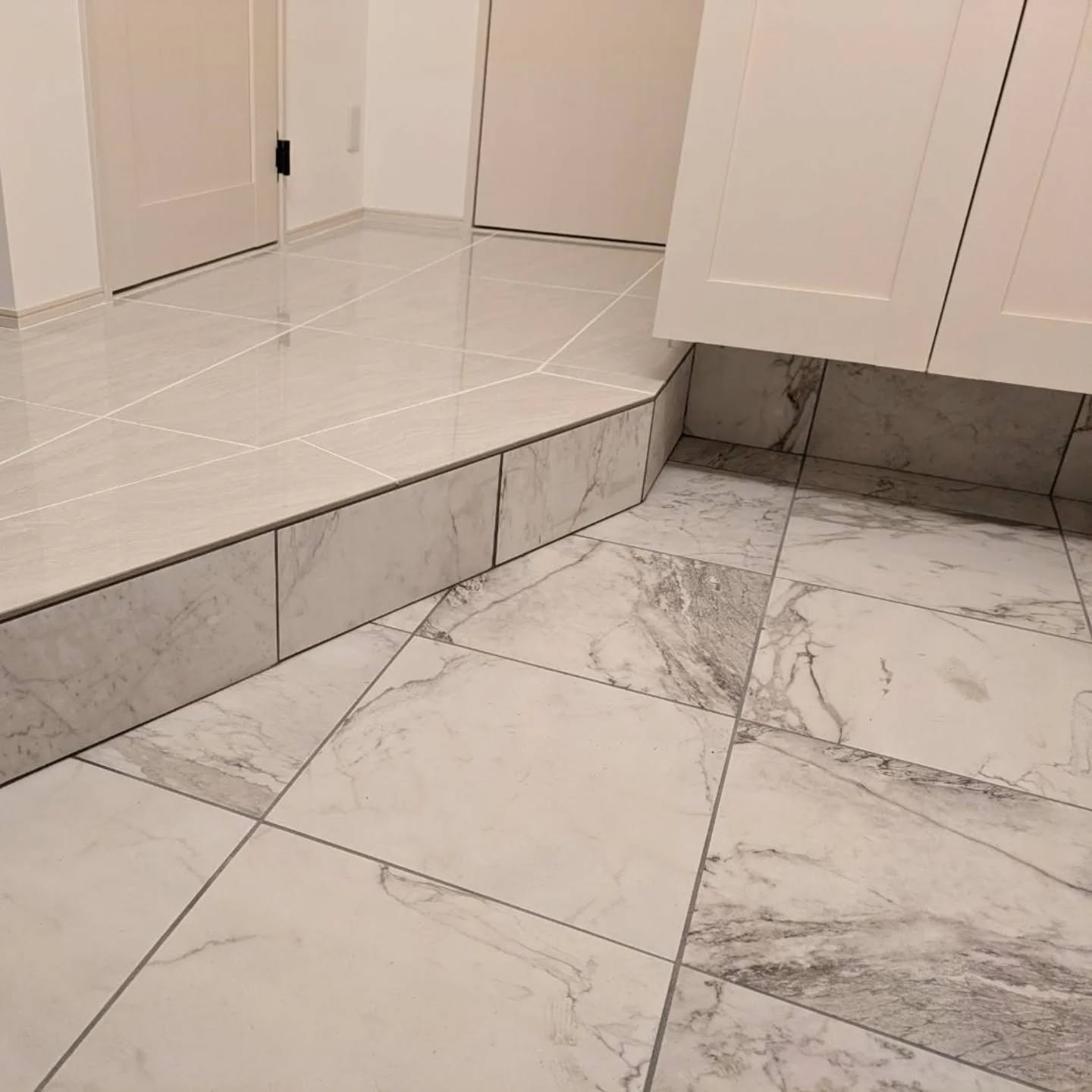 タイル張り（玄関・キッチン）