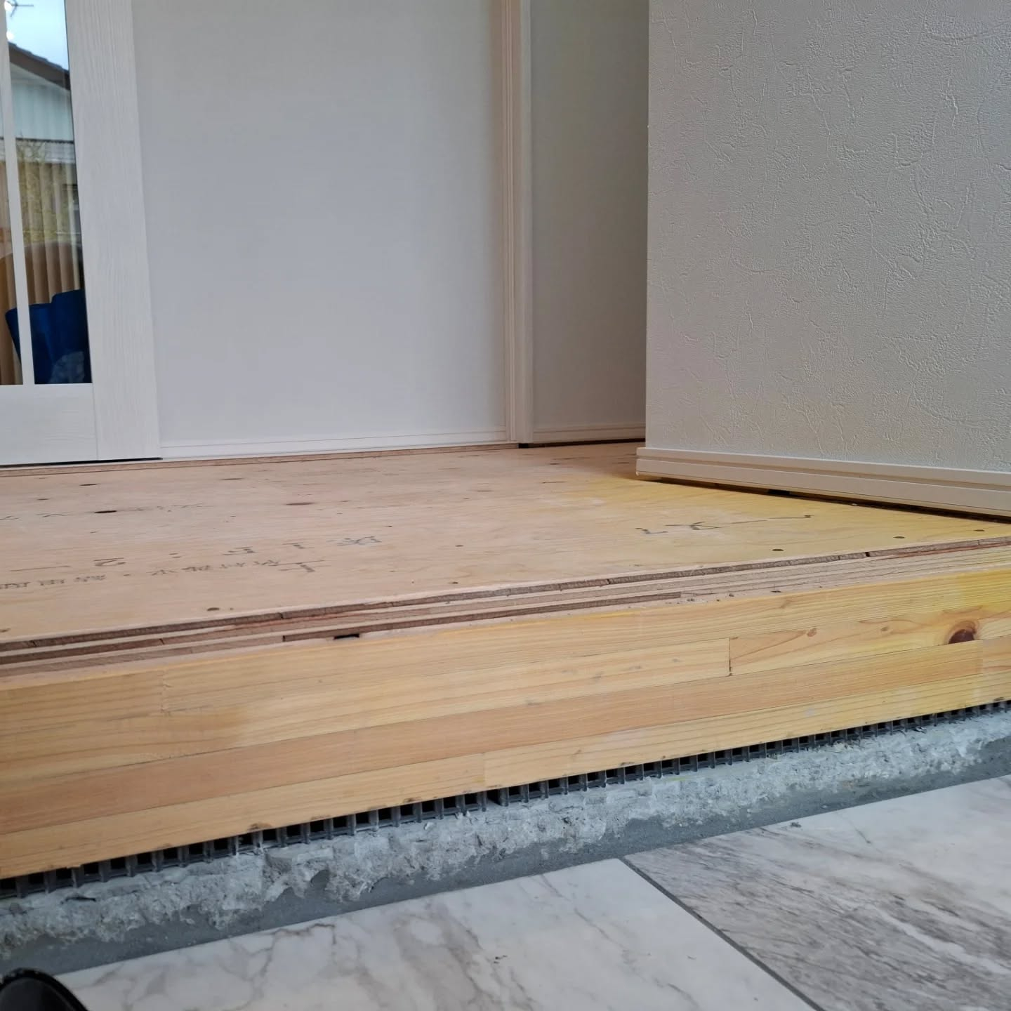 タイル張り（玄関・キッチン）