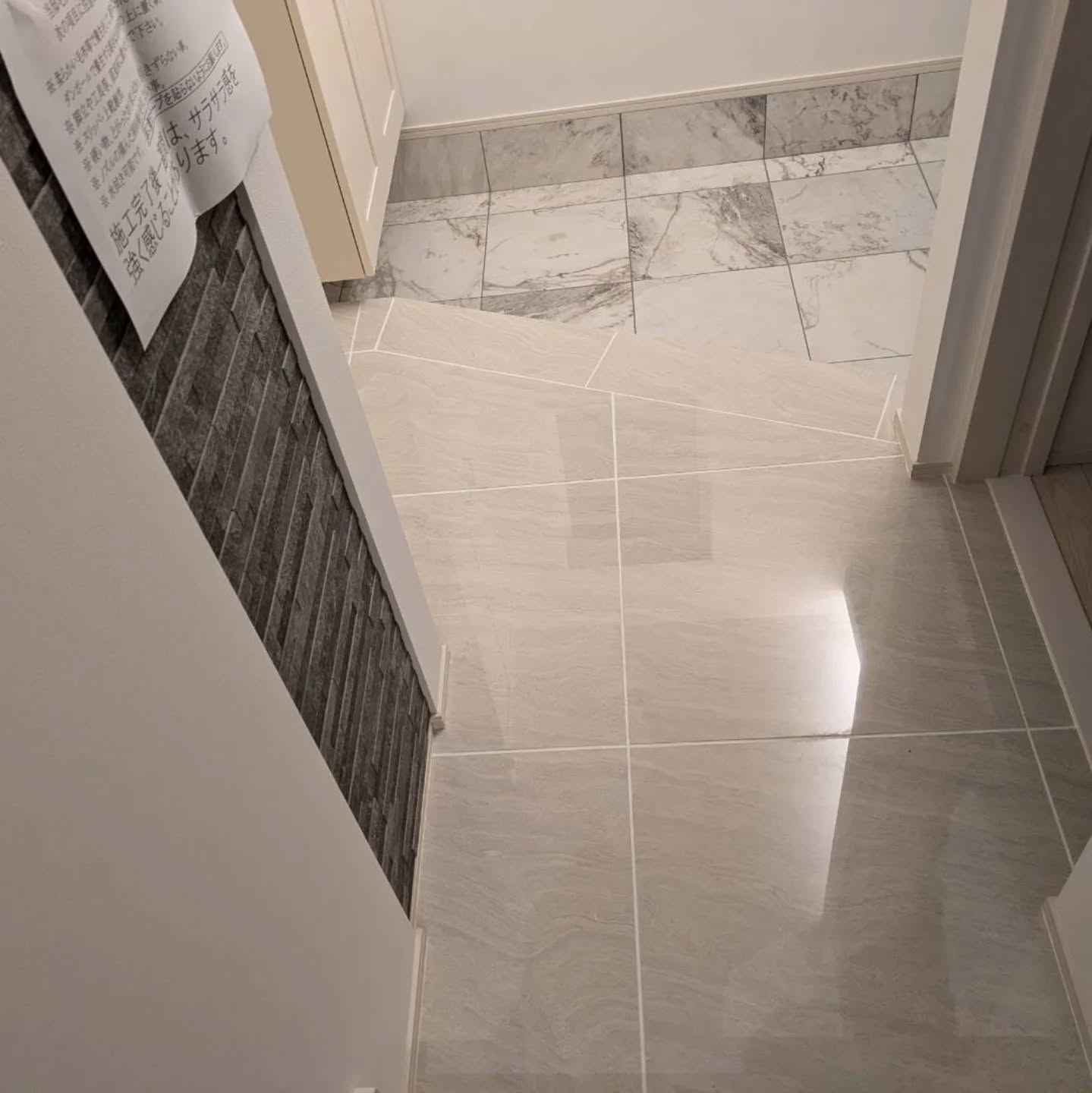 タイル張り（玄関・キッチン）