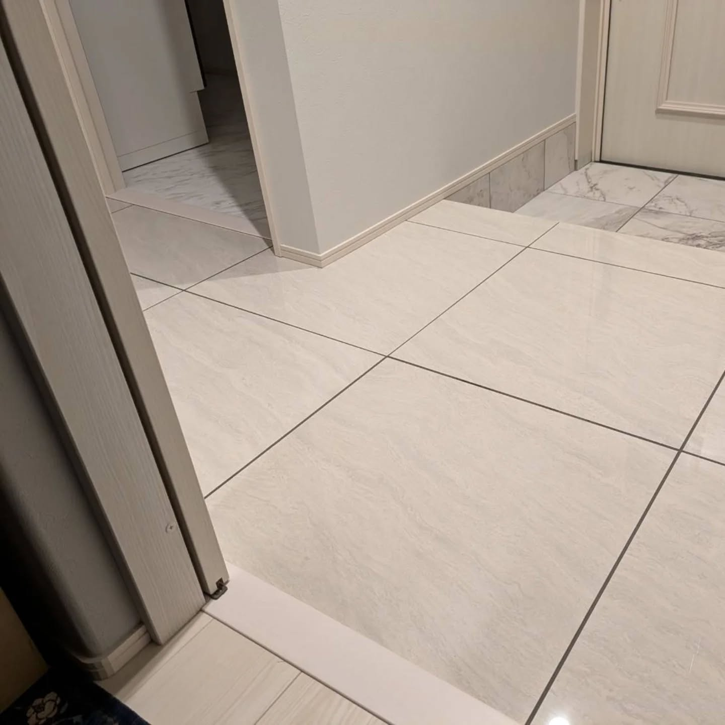 タイル張り（玄関・キッチン）