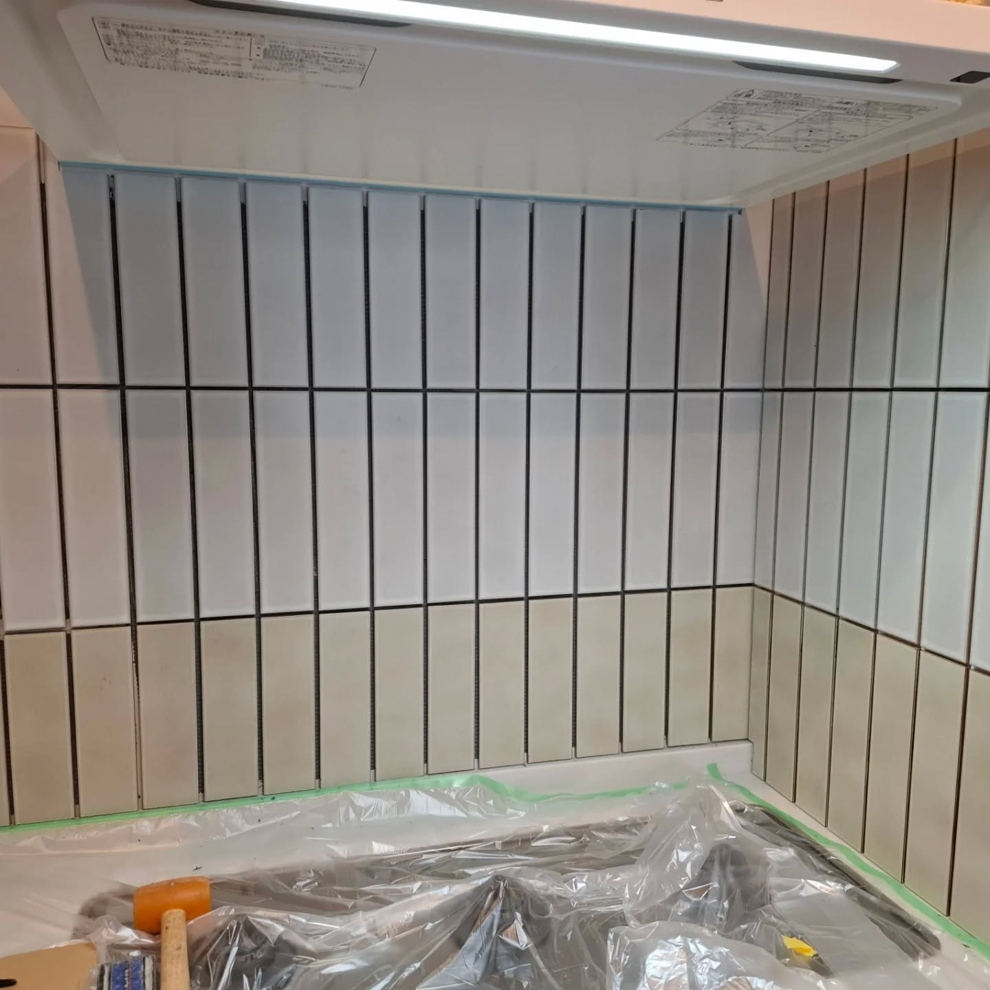 コンロ前タイル貼り