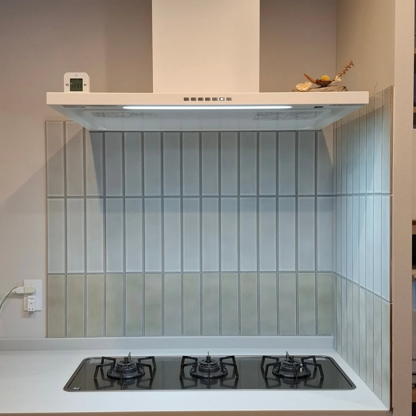 コンロ前タイル貼り