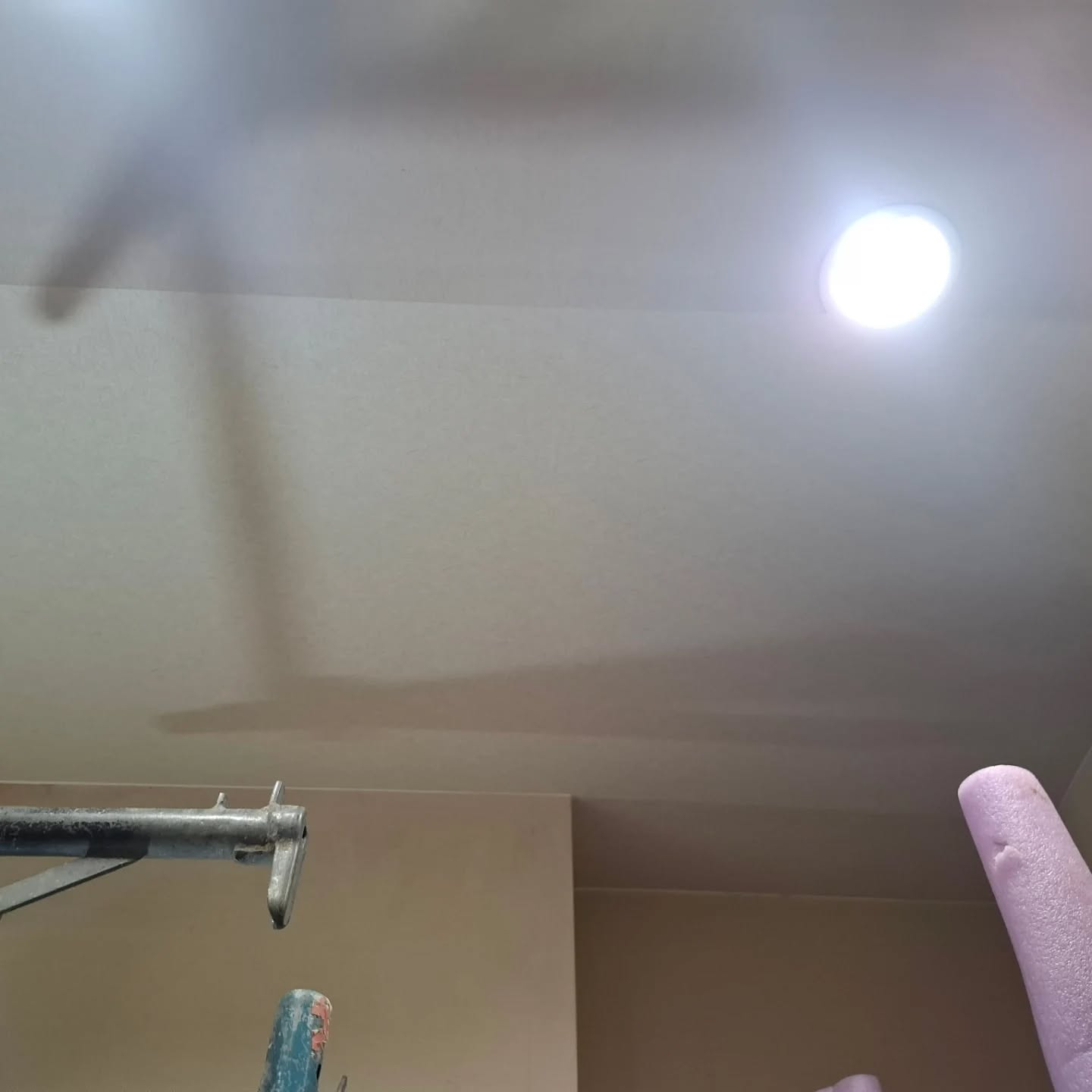 クロス貼り工事